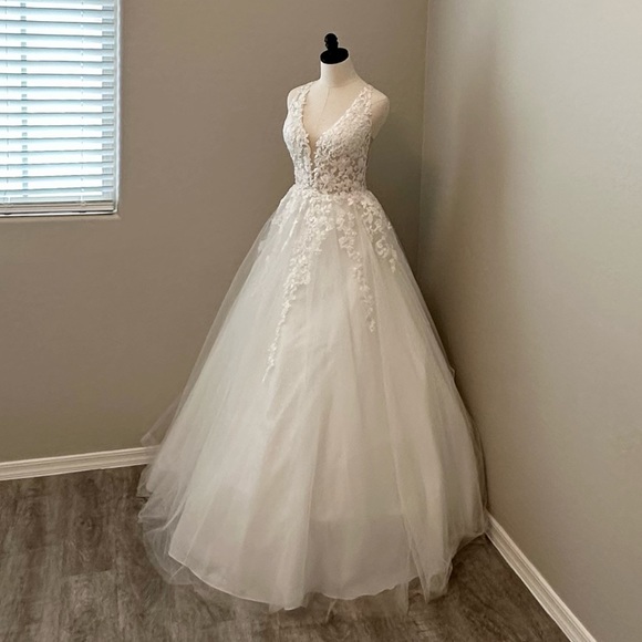 NEW ALYCE PARIS SZ 14 WHITE ILLUSION SLEEVELESS BEADED TULLE FORMAL BALLGOWN - Picture 2 of 16